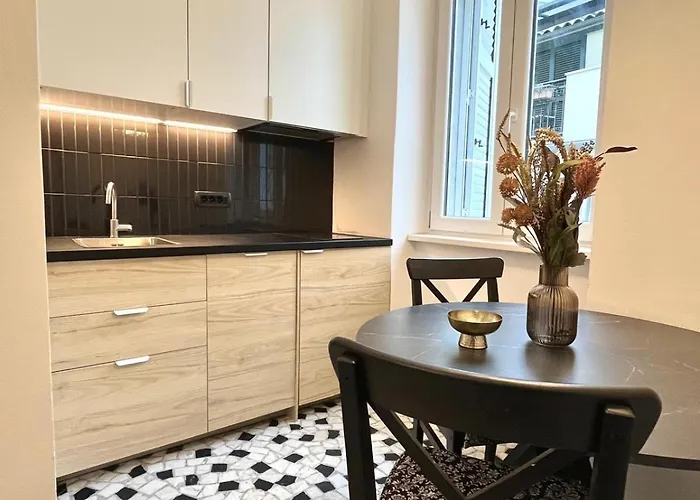 Old Town Bolero Luxury *